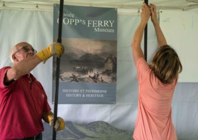 Jacques Valiquette and Gretchen Hatfield setting up museum booth (Photo Louise Abbott)